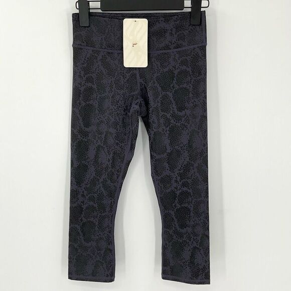 Fabletics Mid Rise PowerHold Crop Legging Byzantine Print Purple Black Women XXS - Picture 1 of 6